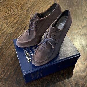 GUC- STUART WEITZMAN- SZ10 NEW SOLES LACE-UP SUEDED LEATHER in TAUPE-gray/brown